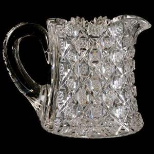 Elegant crystal <b>glass</b> <b>jug</b> with high shine and diamond cut design for luxury dining event serving or wedding centerpieces - Product Image 3
