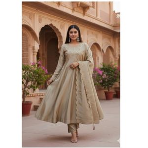 Nouvelle robe Anarkali en soie tendance et magnifiquement conçue, 3 pièces, avec broderie et travail de séquence de codage pour femme, pour mariage et réception - Product Image 1