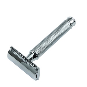 Navaja de Afeitar Profesional de Acero Inoxidable, Color Plateado, Doble Filo, de Seguridad, Marca Privada OEM, Tipo Mariposa - Product Image 1