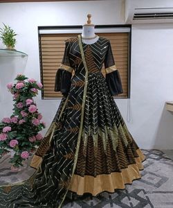 Diseñador elegante Georgette Lehenga Choli con Dupatta Bordado Secuencia Trabajo Ropa étnica india y pakistaní para ropa de fiesta ApparelGarment - Product Image 1