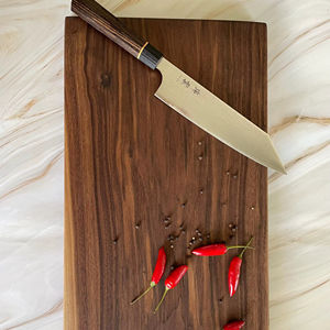 Planche à découper en noyer écologique élégante faite à la main Planche de cuisine en bois massif durable pour la préparation des aliments, le hachage et le service - Product Image 1