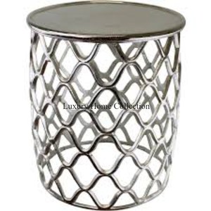 Table d'appoint design perforée couleur argent Design cylindrique en acier inoxydable poli miroir brillant aspect attrayant fait main - Product Image 2