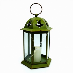 Lanterne hexagonale verte en fer métallique avec panneaux de verre et découpes de houx Porte-bougie de fête fait à la main pour la décoration de vacances - Product Image 1