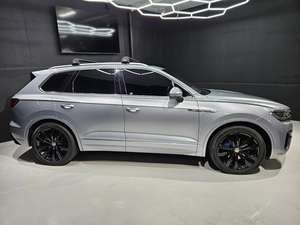 Volkswagen Touareg V6 TDI Executive R-Line 2020 Económico, Disponible con Volante a la Izquierda/Derecha - Product Image 5