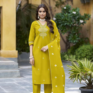 Salwar Kameez de Algodón Bandhej Mall Premium para Mujer, Encaje Elegante Puro, Secado Rápido, Corte Regular, Casual, para Fiestas Indias y Pakistaníes - Product Image 1