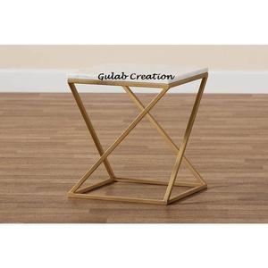 Table d'appoint rectangulaire moderne avec cadre en métal doré et dessus en MDF durable Table d'appoint élégante pour le salon ou la chambre à coucher - Product Image 4