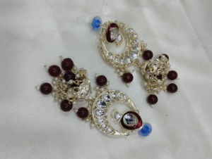 Ensemble de collier ras du cou de mariée tendance en argent plaqué or rose avec des boucles d'oreilles Jhumka en émail et perles - Product Image 5