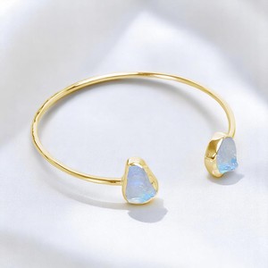 Bracelet de manchette en pierre de lune arc-en-ciel brut 925 Bracelet empilable en argent pour femmes Bracelet en pierres précieuses brutes naturelles - Product Image 1