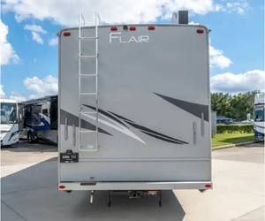 Fournisseur de camping-car d'occasion 2024 Fleetwood RV Flair Classe A à moteur essence 32N à vendre - Product Image 4