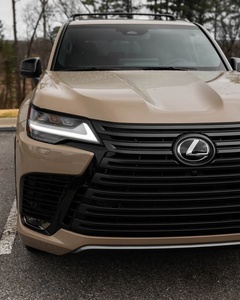VENTE FLASH SUR NOTRE LUXUEUX LEXUS LX 700 HYBRIDE NEUF AVEC MOTEUR BITURBO, 457 CHEVAUX ET 583 POUCES-CUIVRES DE TORQUE - Product Image 5