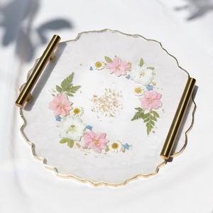 Plateaux en résine pour la décoration de la salle de bain, organisation des savons, des brosses à dents, des bouteilles, offrant des arrangements propres et sans désordre - Product Image 6