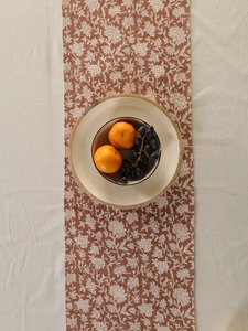 Chemin de table double couche en toile slub premium imprimée au bloc, motif floral, avec pompons, style damassé tissé, blanc floral pour salle à manger - Product Image 4