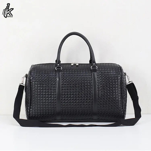 Sac de voyage en cuir PU tressé noir de grande taille avec logo personnalisé 2023, sac de voyage pour homme imperméable pour le week-end - Product Image 4
