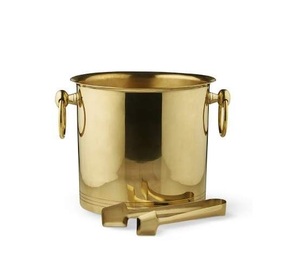 Cubo de hielo de cobre de diseño con asas dobles y superficie martillada ideal para servir bebidas frías en reuniones familiares o formales - Product Image 2