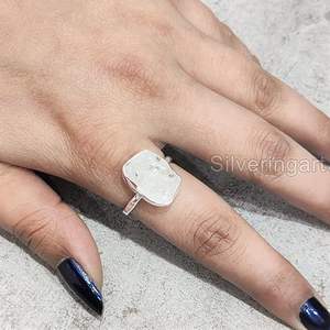 Bague pour femme en pierre de lune arc-en-ciel naturelle, pierre de naissance de juin, martelée, cadeau de Noël, bijoux faits à la main, bague en argent sterling 925 - Product Image 5