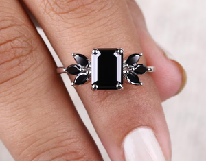 Anillo de moissanita con forma de Marqués y esmeralda negra Hermoso anillo de diamante de moissanita de compromiso personalizado y otros - Product Image 2