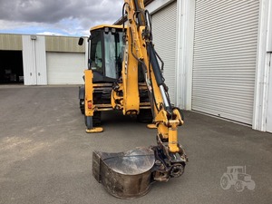 รถตักล้อยาง JCB 3CX มือสอง รถขุดตักดิน สำหรับงานก่อสร้าง งานฟาร์ม และงานขนย้ายวัสดุ - Product Image 6