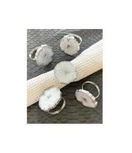 Servilleteros de resina artísticos en acabados de mármol para combinar con vajilla de primera calidad y configuraciones de comedor modernas y elegantes para el hogar - Product Image 6