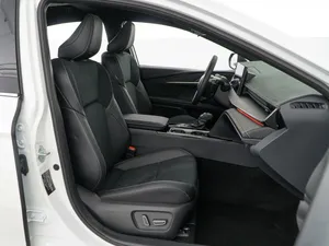 Toyota Camry IX 2025, Bajo Kilometraje, Caja de Cambios Automática, Volante a la Izquierda, Neumáticos R20, Estado Oscuro - Product Image 5