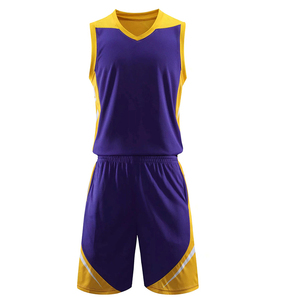 Ensemble d'uniformes de basketball d'été pour hommes, conçu pour une identité d'équipe coordonnée, offrant un maillot et un short personnalisés, respirant, 100% polyester pour - Product Image 2