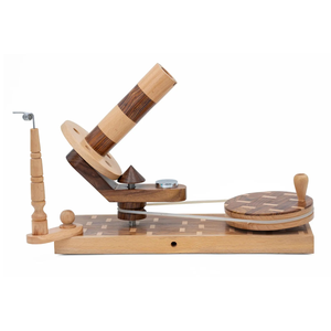 Bobinadora de hilo de madera hecha a mano y herramienta de tejer y ganchillo Swift, regalo perfecto para tejedores - Product Image 5