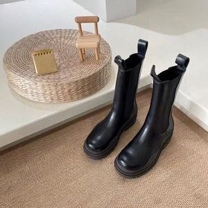 High-quality classic platform Chelsea boots for ladies, luxurious and comfortable, with anti-slip design for walking style. - Product Image 5