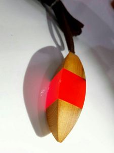 Colgante de madera y resina de diseño de lujo a precio mayorista, collares de resina a la moda para mujer, sin cuello de la mejor calidad para joyería - Product Image 4