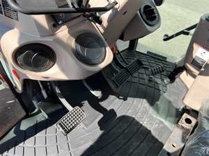 2021 para Kubota M7060HDC Tractor utilitario de alto rendimiento Premium Comfort con bomba de núcleo y componentes del motor - Product Image 6