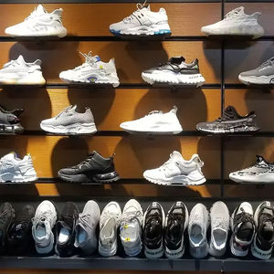 Venta al por mayor de pacas de zapatos usados para adultos, pacas pequeñas de 45 kg, ideales para tiendas de segunda mano y revendedores de ropa a pequeña escala. - Product Image 4