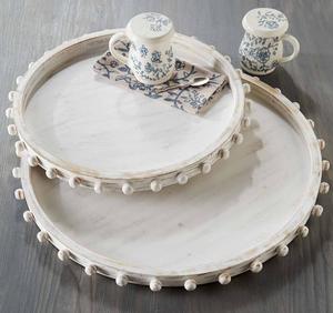 Plateau de service en bois à double poignée avec structure solide et ton chaud conçu pour la cuisine ou le comptoir - Product Image 5