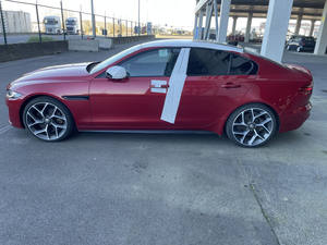 Jaguar XE P300 Sport AWD 2024, 2,0 L Turbo Essence, Boîte Automatique 8 Vitesses, 300 ch, Berline - Product Image 5