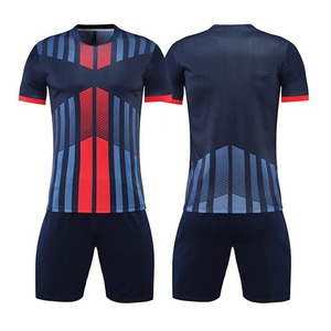 Ensembles de vêtements de football en polyester 100% pour hommes, conceptions sublimées personnalisées, uniformes de football OEM confortables à partir du maillot - Product Image 1