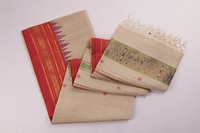 Sari en coton et soie tissé à la main de qualité supérieure avec bordure contrastante en zari rouge |   Collection élégante de vêtements de fête et de mariage pour femmes