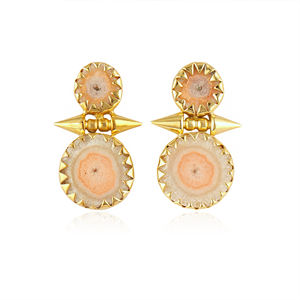 Pendientes de cuarzo solar natural color melocotón, joyería moderna, chapados en oro de 18k, latón macizo, engaste de púas. - Product Image 1