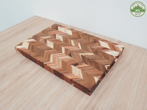 Planche à découper en bois d'acacia de qualité supérieure, moderne, écologique, de luxe, à motifs en chevrons, épaisseur 2,0 cm, personnalisable MPL - Product Image 6
