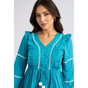 Blusa Tradicional Azul Cielo con Cuello en V y Mangas Abullonadas, 100% Poliéster, Tejido de Secado Rápido para Uso Diario de Mujeres en Verano - Product Image 3