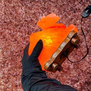 โคมไฟหินเกลือหิมาลัยสีชมพู ทำด้วยมือ ของตกแต่งบ้าน แสงกลางคืนเพื่อการผ่อนคลาย บรรยากาศธรรมชาติ - Product Image 6