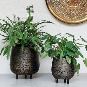 Jardinière en métal texturé noir décoration de maison et de jardin décorations de mariage cadeau de Noël - Product Image 2