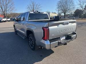 Camioneta Tundra Hybrid Limited HV CrewMax Cab 4WD Automática, Volante a la Izquierda, Asientos de Cuero, Nueva/Usada, de Gran Tamaño, con Poco Kilometraje - Product Image 3