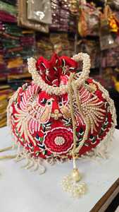 Último bolso indio 2024 con trabajo de bordado dorado pesado y borlas tejidas, bolsa Potli con lazo para mujer para regalos funcionales - Product Image 3