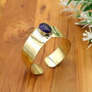 Brazalete ajustable en forma de V con piedras preciosas en color dorado, brazalete de latón llamativo para mujer. - Product Image 4