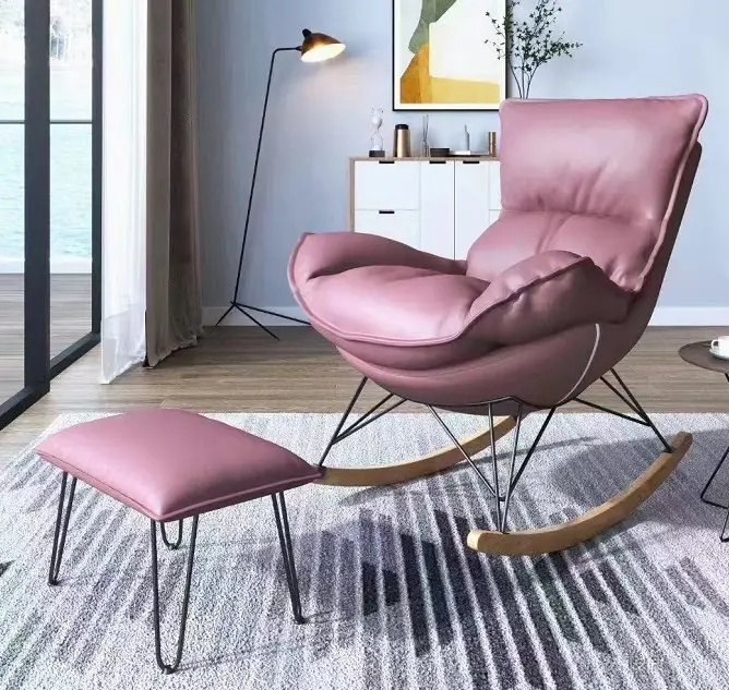 Comoda sedia da divano per il tempo libero a dondolo per la casa moderna con gamba in metallo di lusso in morbida pelle con poggiapiedi