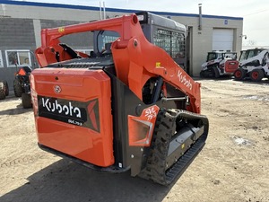 Chargeuse compacte sur chenilles Kubota SVL75-3, capacité de charge nominale de 1000 lb, à vendre - Product Image 4