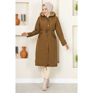 Abrigo Hijab Ayla de Tela Tejida con Cinturón en Color Marrón - Product Image 1