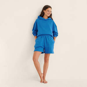 เสื้อฮู้ดแบบสวมหัวโอเวอร์ไซส์สำหรับสตรีทแวร์ผ้าคอตตอนเนื้อนิ่ม100% เปิดไหล่ตกโลโก้ตามสั่ง - Product Image 4