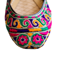 Derniers modèles de vêtements de mariage Inde Pakistan Punjabi Jutti Chaussures plates Khussa pour femmes de meilleure qualité à la mode avec logo personnalisé