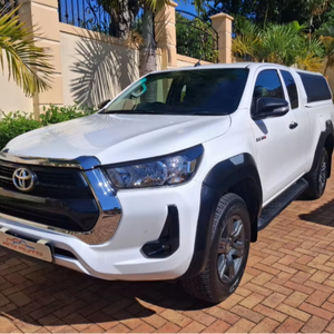 Auto Usado de Calidad a Precio Accesible, Toyota Hilux 2024 2.4 GD-6, Carrocería Elevada, Cabina Extendida, Volante a la Derecha - Product Image 1