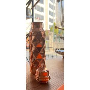 Botella de agua de cobre puro martillado hecha a mano | Diseño tradicional, saludable y elegante - Product Image 1