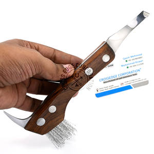 Vente en gros d'outil d'entretien des sabots pour équins couteau de nettoyage pour enlever la boue manche en bois durable - Product Image 1