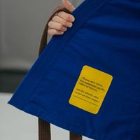 Gi BJJ Biru Ringan untuk Kompetisi 380 GSM Pearl Weave 100% Katun Tahan Lama Cepat Kering Bernapas Bordir Logo Kustom OEM